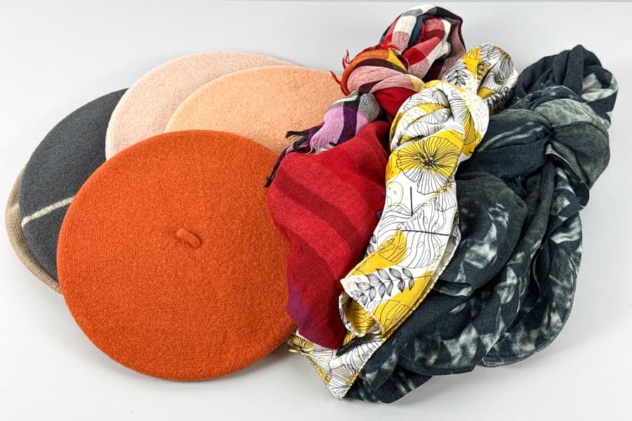 Posten Damen Bekleidung und Accessoires, ca. 20 Stück